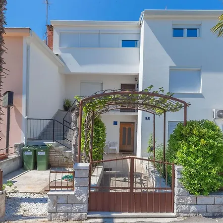 Irena アパート *