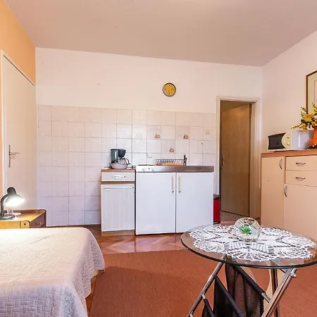 Irena Apartment *
